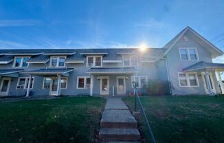 Updated 2BR Townhome Across from Stephens Park