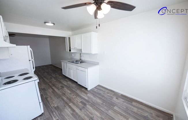 2 beds, 1 bath, 810 sqft, $1,249, Unit 01