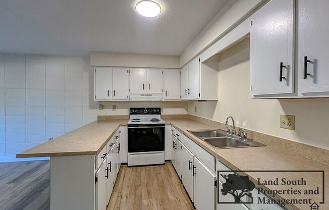 815 W CAROLE ST