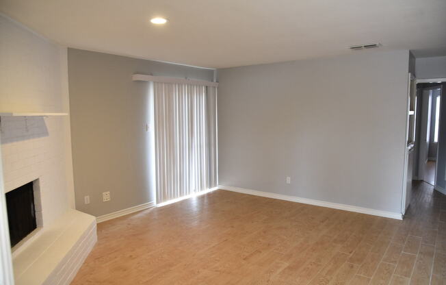 UPDATED 2/1 4-PLEX IN RIDGLEA