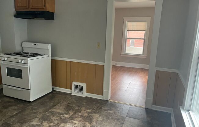 2 beds, 1 bath, $700