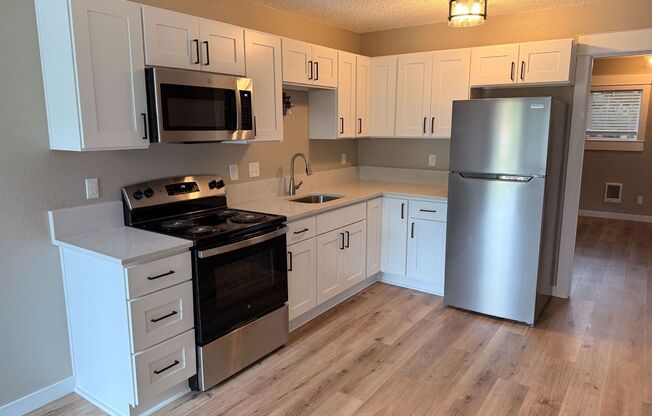 1 bed, 1 bath, 415 sqft, $1,395, Unit 32