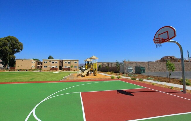 3 beds, 1 bath, 1,082 sqft, $2,795, Unit G202