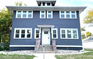 718 W 8th Street