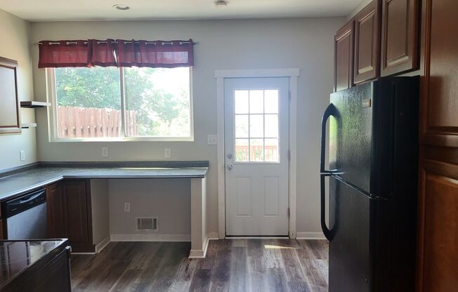 2 beds, 1 bath, $1,450