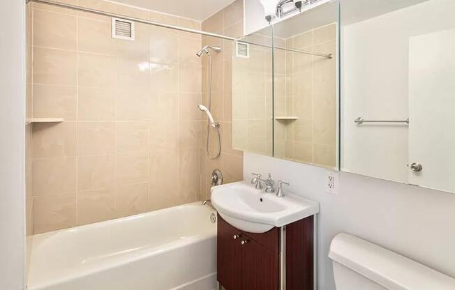 1 bed, 1 bath, $4,350, Unit 1701