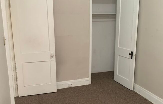 2 beds, 1 bath, $1,550, Unit 905 Maryland Apt 3R