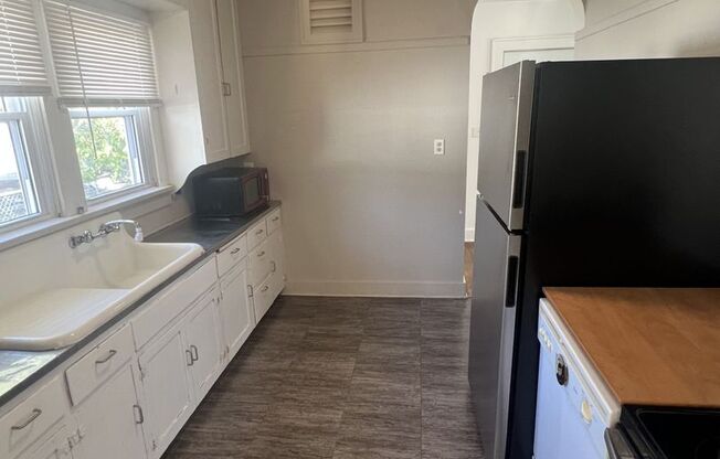 2 beds, 1 bath, $1,200