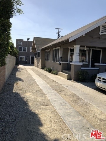 1212 W VERNON AVE