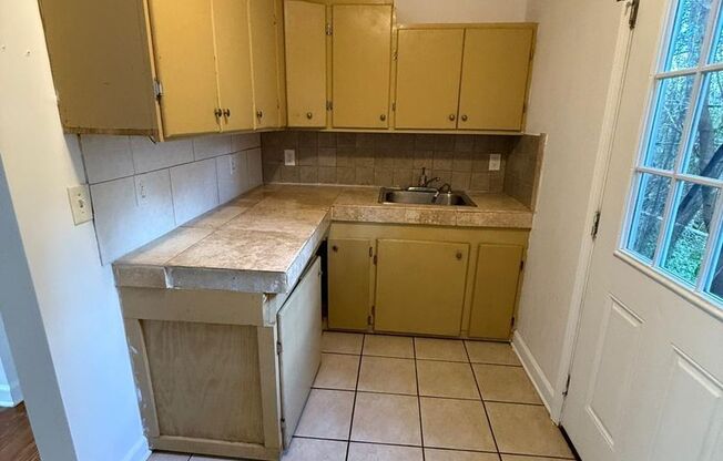 2 beds, 1 bath, $1,000