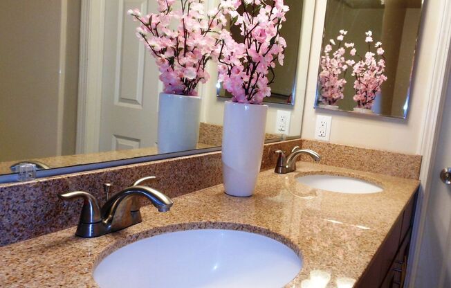 3 beds, 2 baths, 1,300 sqft, $1,995, Unit 1130-09