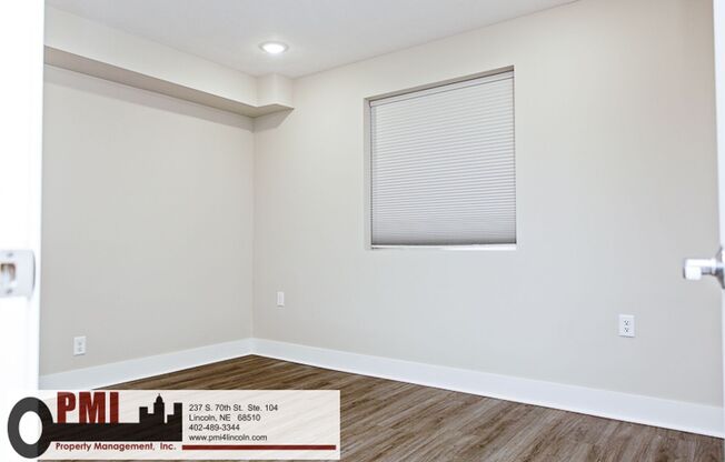 2 beds, 1 bath, $1,000, Unit 4001 Holdrege St. #2