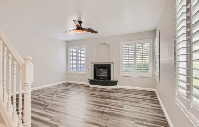 Beautiful and Nicely Remodeled Henderson Townhome!