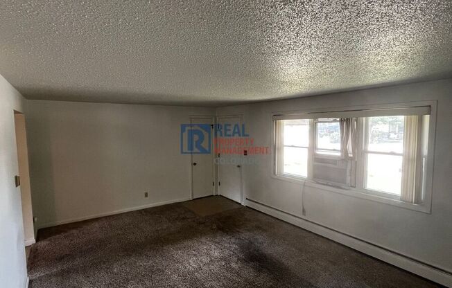 830 1/2 N TAFT AVE