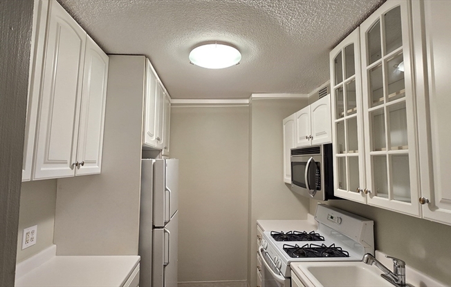 1 bed, 1 bath, 817 sqft, $3,000, Unit 417