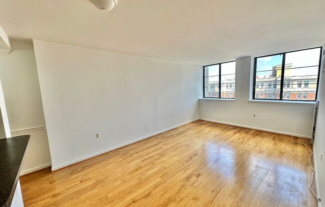Fantastic 1 Bedroom with Additional Sleeping area/Office/Den! Conveniently located near Dupont, Logan, Thomas Circles!