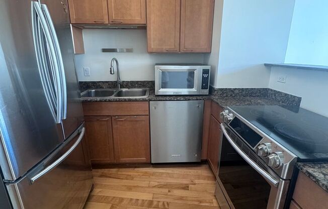 Beautiful Uptown Condo for Rent: 2 bed, 2 bath