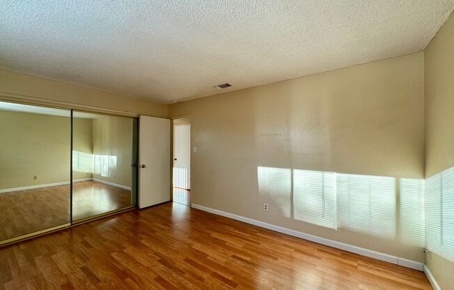 2 beds, 1 bath, $1,850, Unit 7039pe