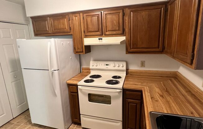 2 beds, 1 bath, $1,595