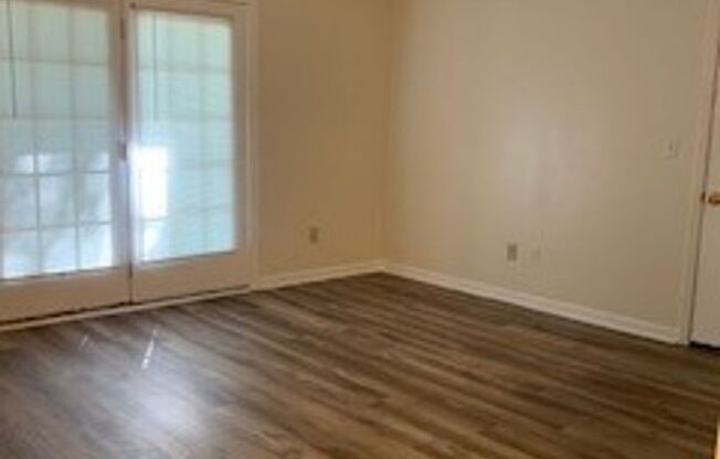 Adorable 2 bedroom 1 bath condominium
