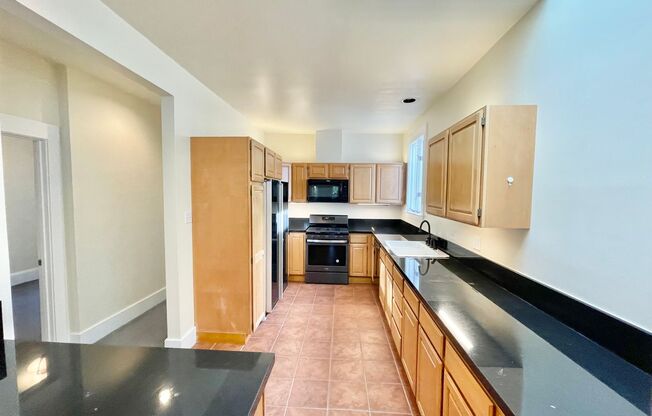 3 beds, 2 baths, $4,995, Unit 209 A