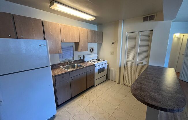 1 bed, 1 bath, 500 sqft, $1,200, Unit 4233 #A