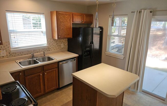 Wonderful 2br/2.5ba townhome near downtown Apex! Available Now!