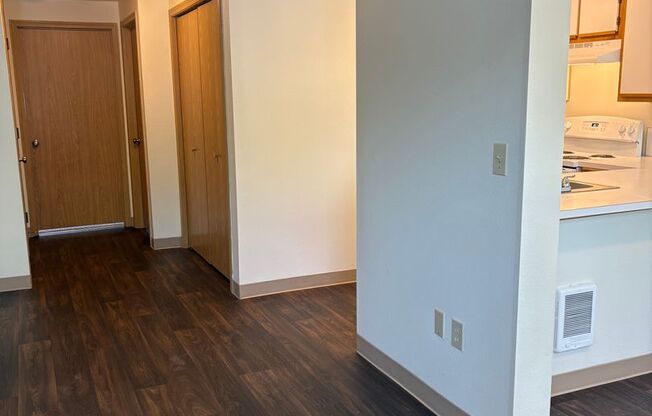 Winfou07 - Columbus Village Apartments - 1794 SW Fellows St