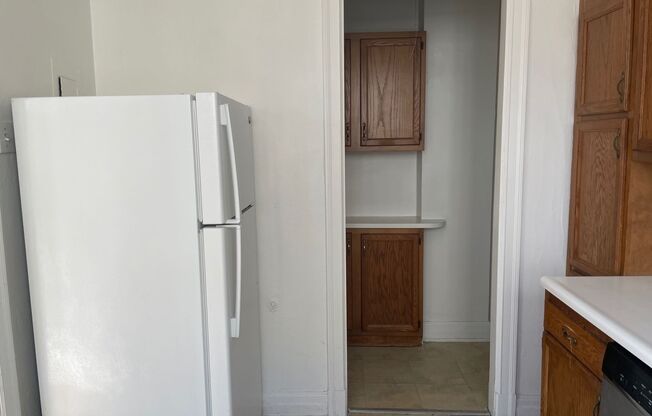 1 bed, 1 bath, 962 sqft, $1,525, Unit New King Edward  805