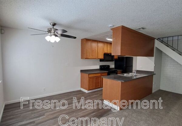 496 W ALAMOS AVE