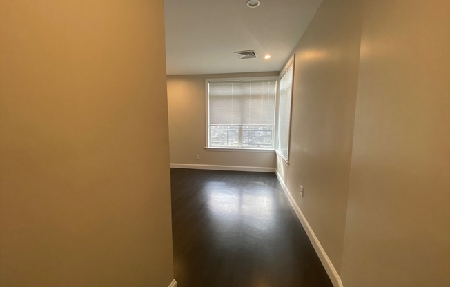 1 bed, 1 bath, 800 sqft, $2,700, Unit 107