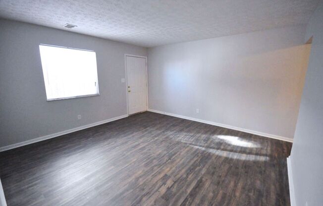 2 beds, 1 bath, $1,095, Unit 1332 D