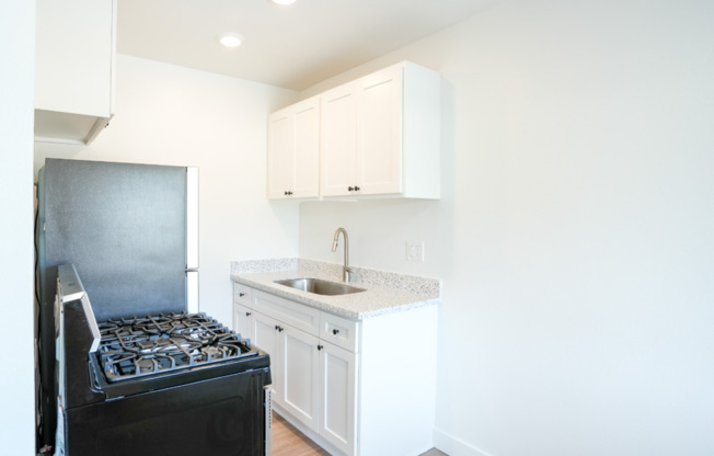 2 beds, 1 bath, 725 sqft, $2,395, Unit 649-09