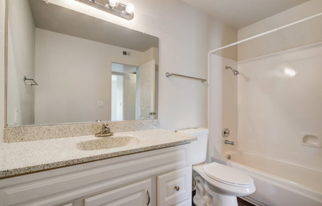 2 beds, 1 bath, 1,015 sqft, $1,795, Unit 052