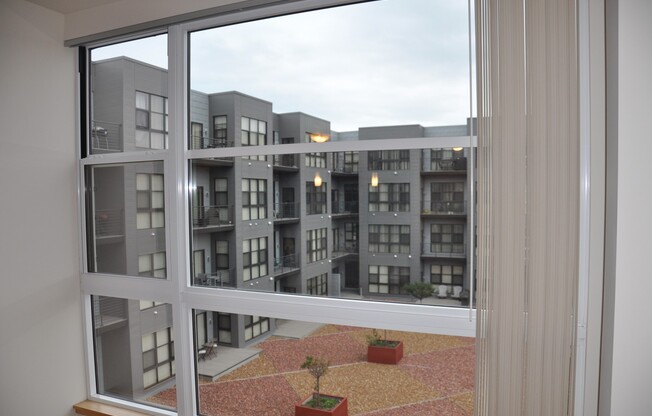 1 bed, 1 bath, 1,090 sqft, $2,095, Unit 324