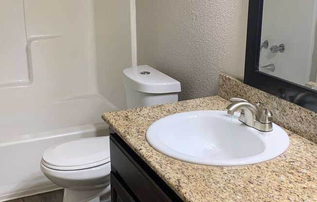 2 beds, 1 bath, 897 sqft, $975, Unit 2001