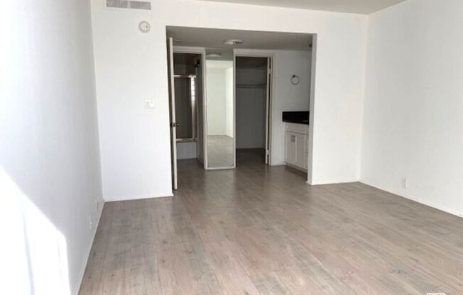 2 beds, 2 baths, 1,100 sqft, $4,595, Unit 705