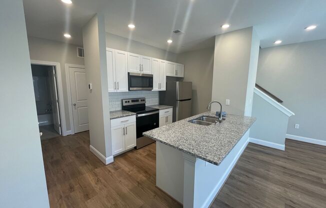 1 bed, 1 bath, 1,000 sqft, $1,400, Unit 5748-303