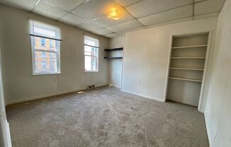 3 beds, 1 bath, $2,075, Unit 331