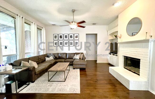 Well Maintained 4/2/2 in Frisco ISD For Rent!