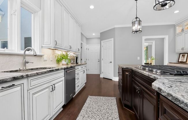 4 beds, 3.5 baths, $6,300