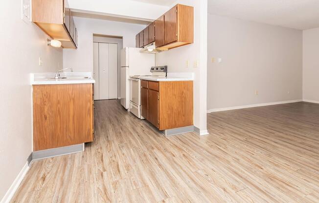 2 beds, 1 bath, 900 sqft, $1,179