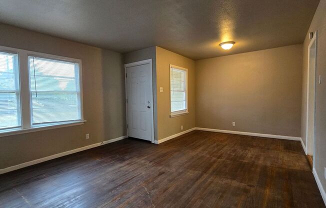 3 beds, 1 bath, $1,100