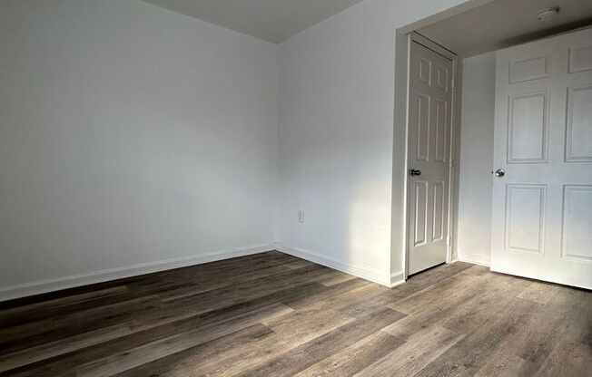 3 beds, 1.5 baths, $1,600, Unit 4053 Parrish St
