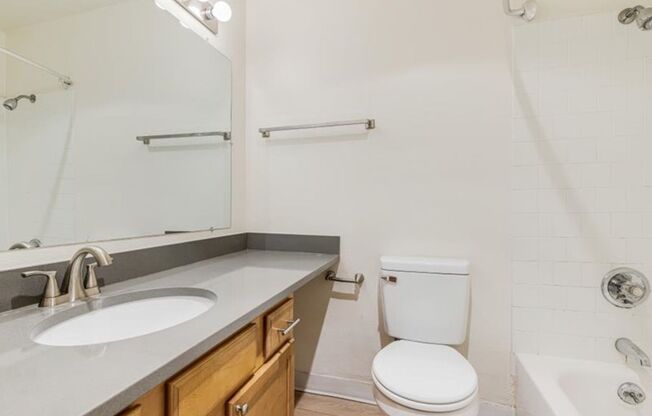 1 bed, 1 bath, 547 sqft, $1,300, Unit 8