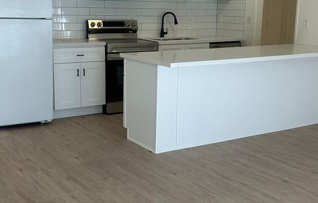 1 bed, 1 bath, $2,100, Unit 320