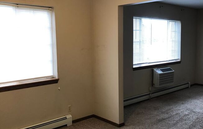 1 bed, 1 bath, $850, Unit Apt #5