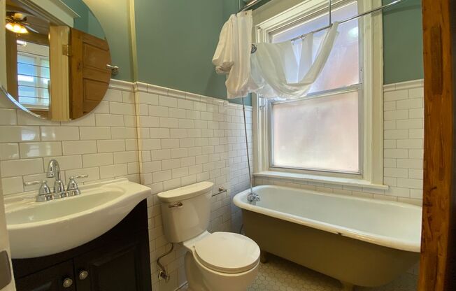 Studio, 1 bath, 180 sqft, $875, Unit 103