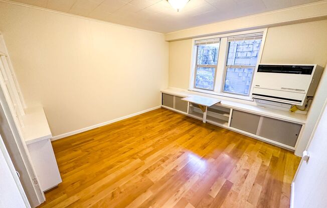 Studio, 1 bath, 326 sqft, $1,395, Unit 04