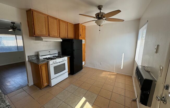 2 beds, 1 bath, 850 sqft, $2,450, Unit 1271